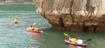halong-galaxy-cruise-kayak