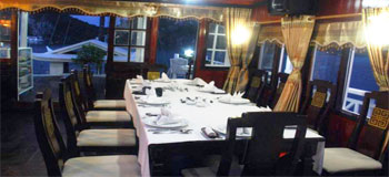halong-dragon-cruise-restaurant