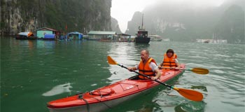 halong-phoenix-cruise-kayaking