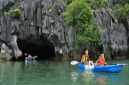 kayak-explore-halong-bay-cave