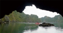 halong-bay-dark-light-cave